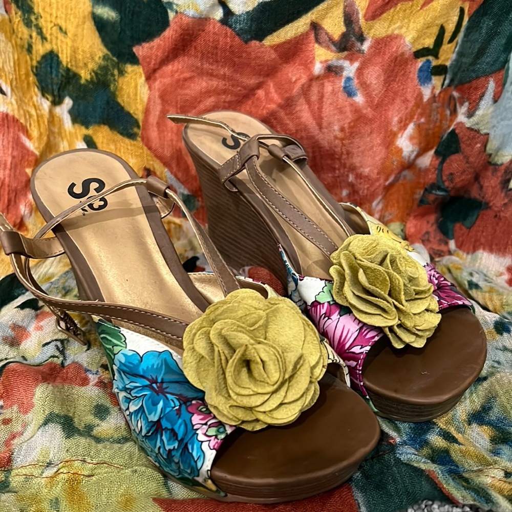 Floral Print! Barely worn!